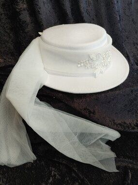 Brides, White Cowboy hat with lace and tulle (30)
